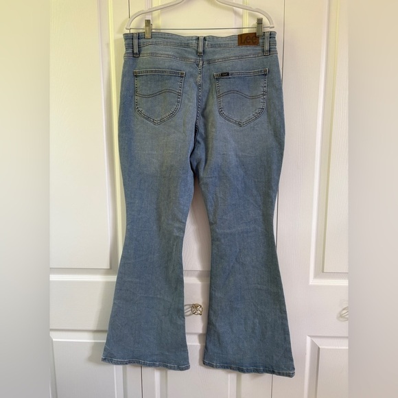 Lee Women's High Rise Exposed Button Flare Jeans Blue Size 14 Petite NWT - Picture 3 of 11